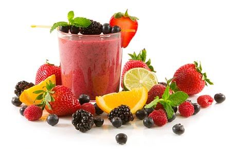 Jus de fruits et de baies pour perdre du poids rapidement.